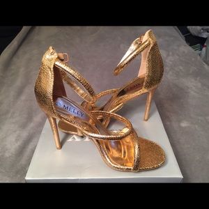 I’m Selling Some Brand New Heels